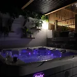 B&c House
