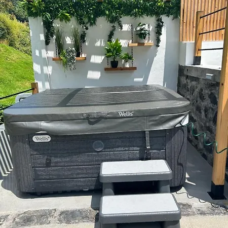 B&c Furnas House